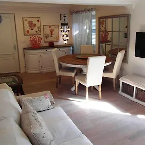 Apartment Charming Corner Abode With Castle Views Nice